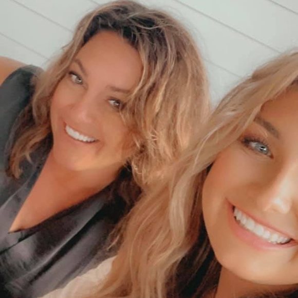 Meet your Posher, Christie - Picture 1 of 1